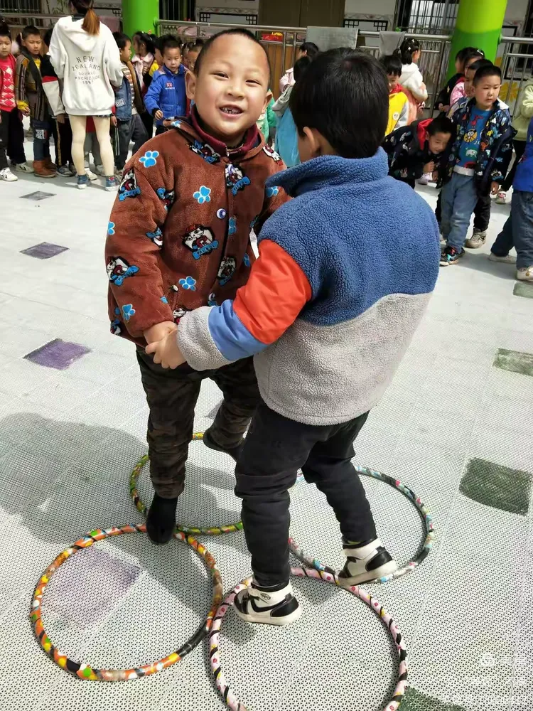 我们的户外活动《爱的魔力转圈圈》